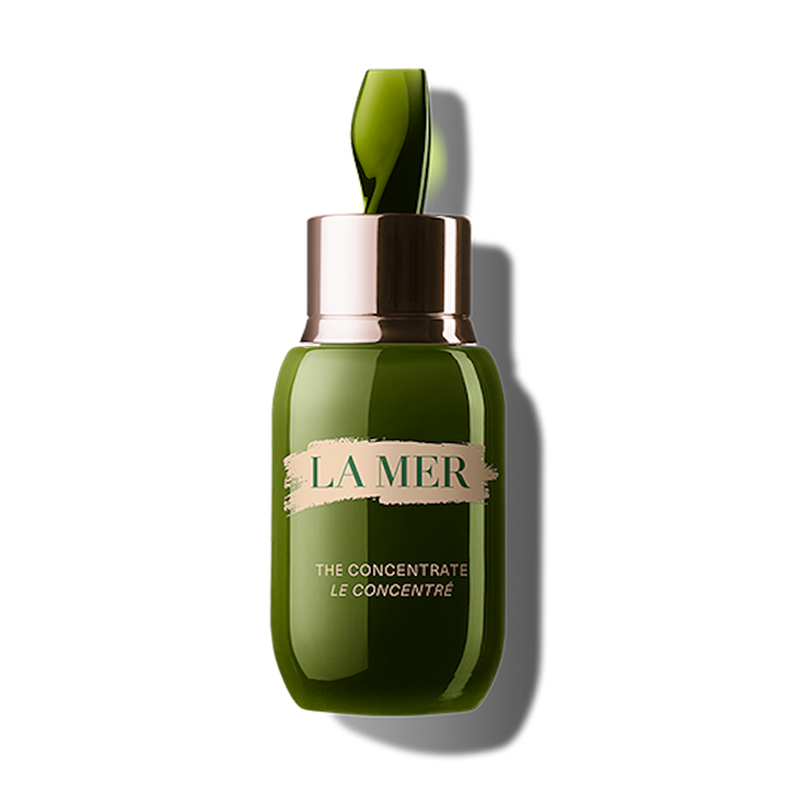 Close-up front view of Crème de La Mer Moisturizing Cream, White jar, highlighting the rich, hydrating cream that rejuvenates and nourishes the skin for a youthful appearance.
