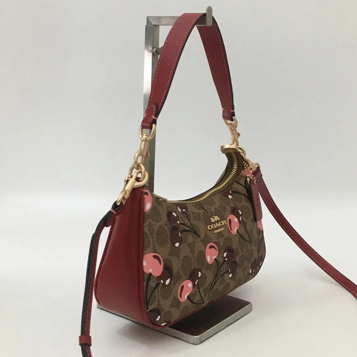 NWT Coach Teri Shoulder Bag CY694 Signature