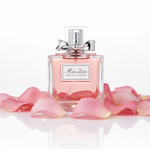 Miss Dior Absolutely Blooming bottle close-up with rose petals